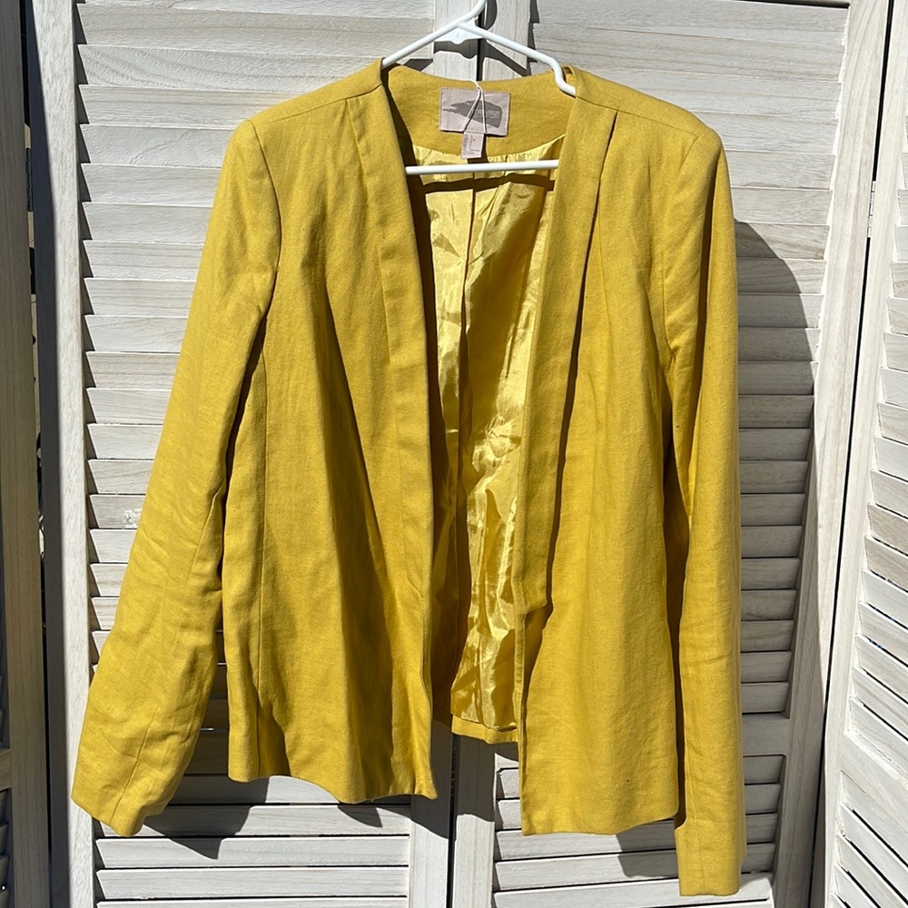 Yellow blazer